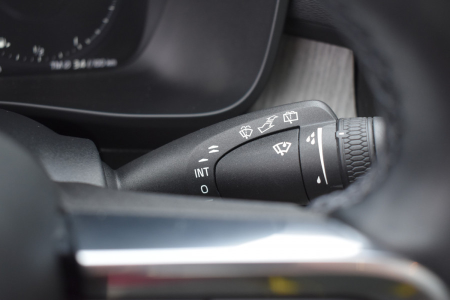 Volvo XC40 T4 211PK Recharge Inscription | Trekhaak | Panodak | H&K | ACC | Leder | Stuurverwarming | 360 Camera