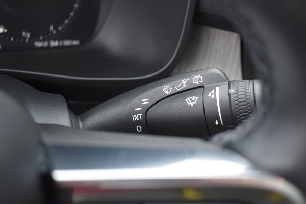 Volvo XC40 T4 211PK Recharge Inscription | Trekhaak | Panodak | H&K | ACC | Leder | Stuurverwarming | 360 Camera