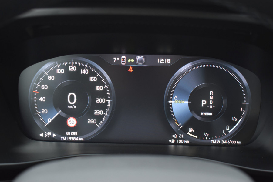 Volvo XC40 T4 211PK Recharge Inscription | Trekhaak | Panodak | H&K | ACC | Leder | Stuurverwarming | 360 Camera