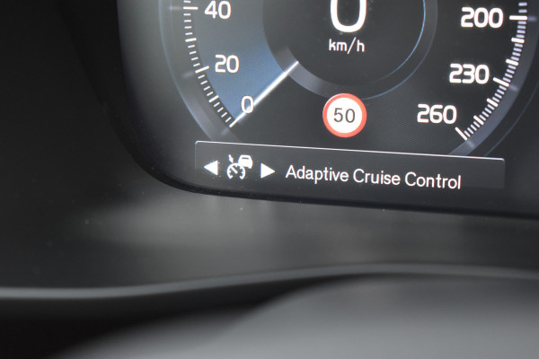 Volvo XC40 T4 211PK Recharge Inscription | Trekhaak | Panodak | H&K | ACC | Leder | Stuurverwarming | 360 Camera