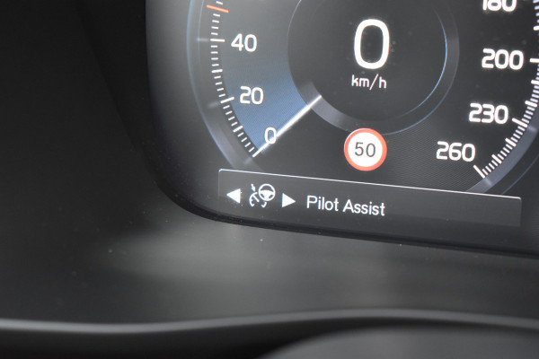 Volvo XC40 T4 211PK Recharge Inscription | Trekhaak | Panodak | H&K | ACC | Leder | Stuurverwarming | 360 Camera