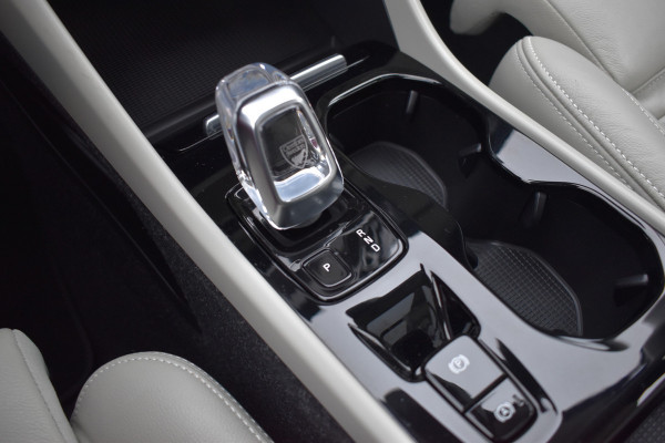 Volvo XC40 T4 211PK Recharge Inscription | Trekhaak | Panodak | H&K | ACC | Leder | Stuurverwarming | 360 Camera