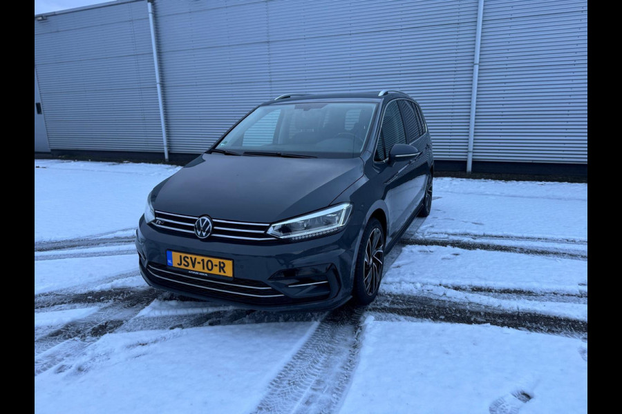 Volkswagen Touran 1.5 TSI R-Line Exclusive 7p,afn.Trekhaak,Navigatie,parkeersensoren/Camera,stoelverwarming,