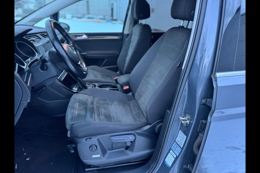 Volkswagen Touran 1.5 TSI R-Line Exclusive 7p,afn.Trekhaak,Navigatie,parkeersensoren/Camera,stoelverwarming,