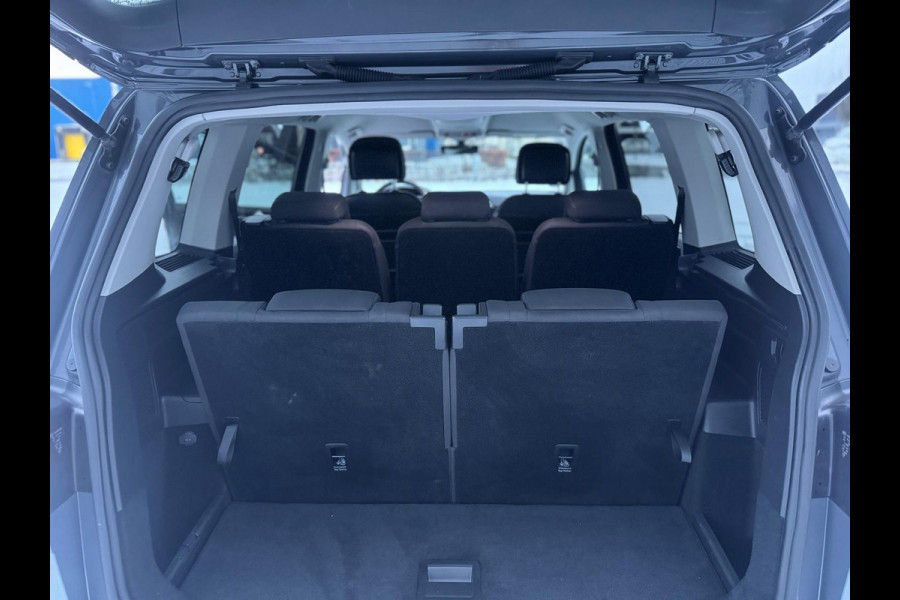 Volkswagen Touran 1.5 TSI R-Line Exclusive 7p,afn.Trekhaak,Navigatie,parkeersensoren/Camera,stoelverwarming,