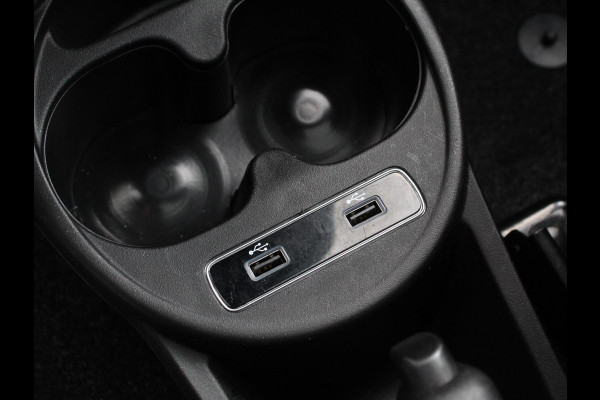 Fiat 500 1.0 Hybrid Dolcevita Finale Panorama dak Airco Cruise Control Navigatie Apple Carplay/Android Auto Dab Digitale Cockpit Parkeer Sensoren  Lichtmetalen Velgen 16" Led