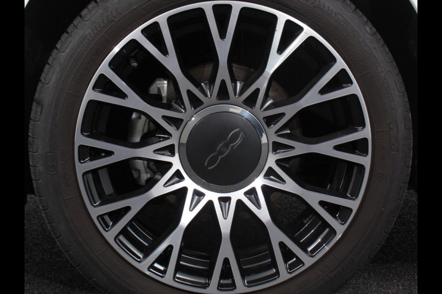 Fiat 500 1.0 Hybrid Dolcevita Finale Panorama dak Airco Cruise Control Navigatie Apple Carplay/Android Auto Dab Digitale Cockpit Parkeer Sensoren  Lichtmetalen Velgen 16" Led