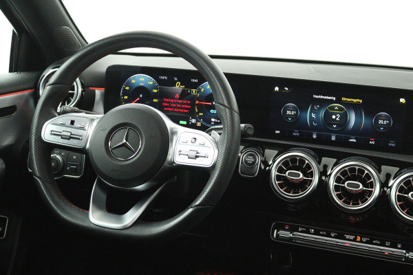 Mercedes-Benz A-Klasse 250 e Business Solution AMG Limited (SFEERVERLICHTING, PANORAMADAK, CAMERA, STOELVERWARMING, 1e EIGENAAR)