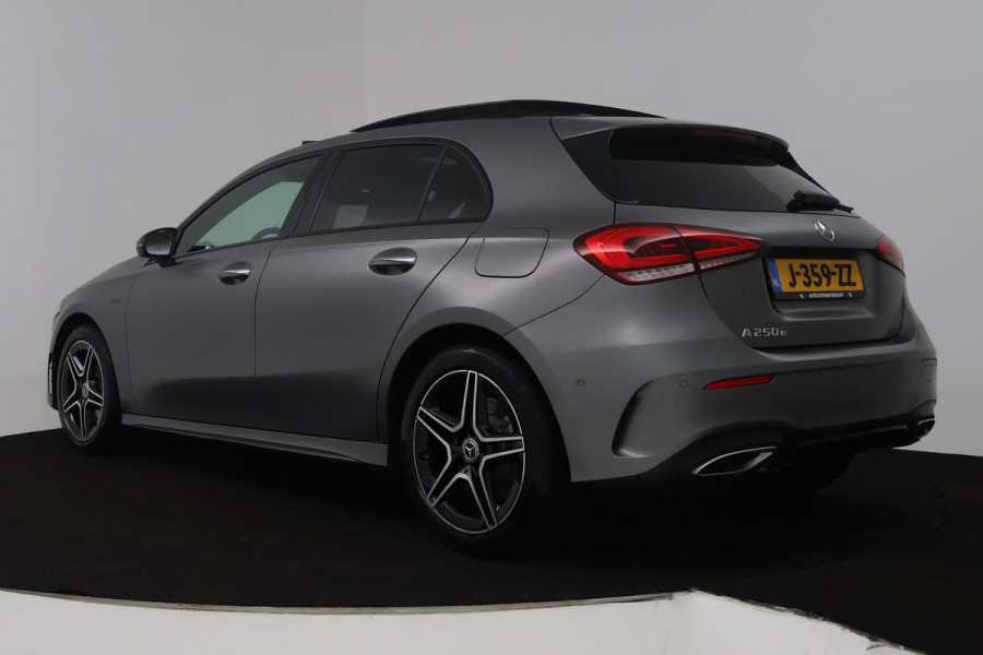 Mercedes-Benz A-Klasse 250 e Business Solution AMG Limited (SFEERVERLICHTING, PANORAMADAK, CAMERA, STOELVERWARMING, 1e EIGENAAR)