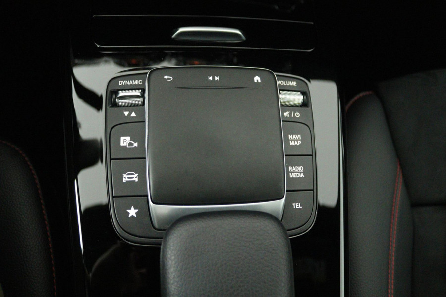 Mercedes-Benz A-Klasse 250 e Business Solution AMG Limited (SFEERVERLICHTING, PANORAMADAK, CAMERA, STOELVERWARMING, 1e EIGENAAR)