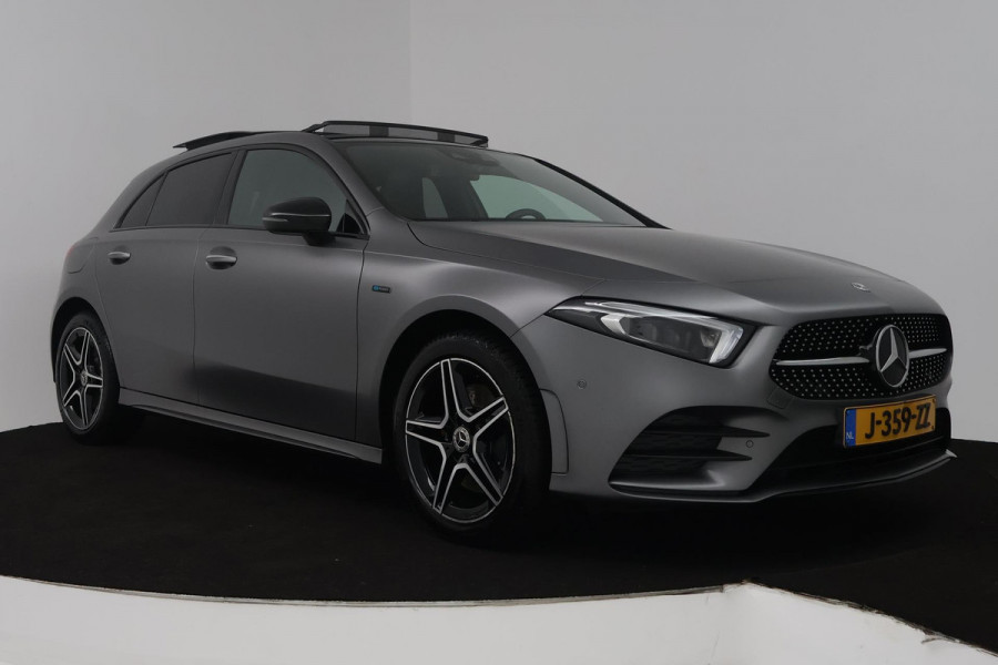 Mercedes-Benz A-Klasse 250 e Business Solution AMG Limited (SFEERVERLICHTING, PANORAMADAK, CAMERA, STOELVERWARMING, 1e EIGENAAR)