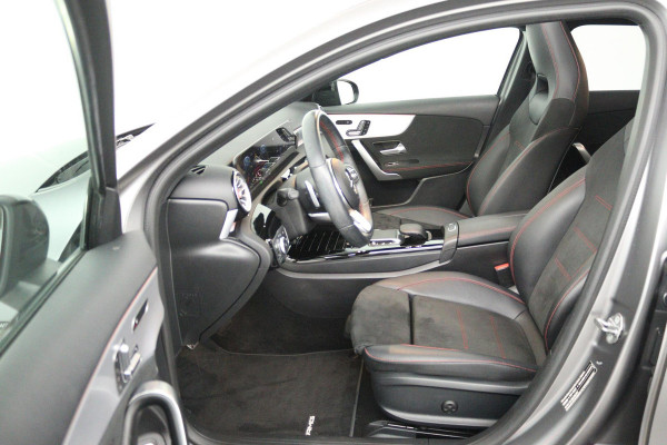 Mercedes-Benz A-Klasse 250 e Business Solution AMG Limited (SFEERVERLICHTING, PANORAMADAK, CAMERA, STOELVERWARMING, 1e EIGENAAR)