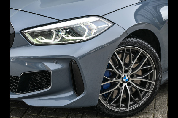 BMW 1-serie M135i xDrive High Executive · M- sport · Panoramadak · Camera · Active cruise · Harman/Kardon · Adaptive Suspension · M Sportbra