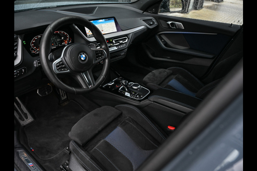 BMW 1-serie M135i xDrive High Executive · M- sport · Panoramadak · Camera · Active cruise · Harman/Kardon · Adaptive Suspension · M Sportbra