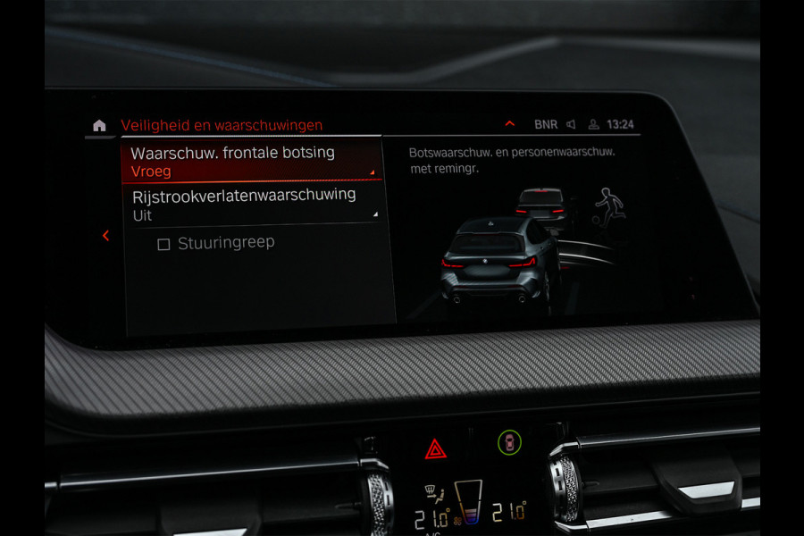 BMW 1-serie M135i xDrive High Executive · M- sport · Panoramadak · Camera · Active cruise · Harman/Kardon · Adaptive Suspension · M Sportbra