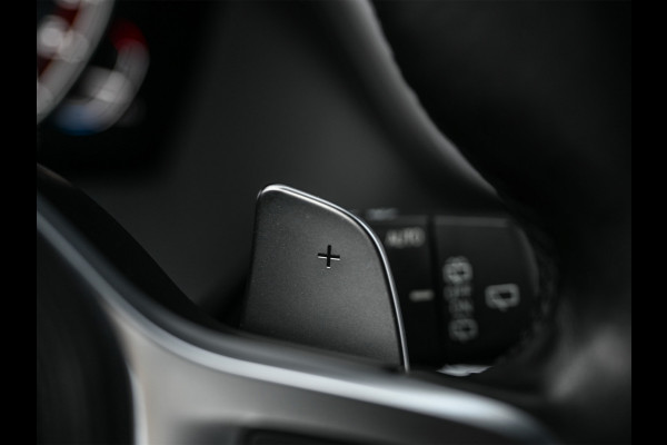 BMW 1-serie M135i xDrive High Executive · M- sport · Panoramadak · Camera · Active cruise · Harman/Kardon · Adaptive Suspension · M Sportbra