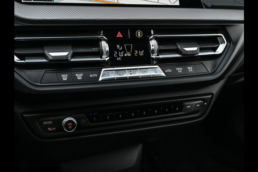 BMW 1-serie M135i xDrive High Executive · M- sport · Panoramadak · Camera · Active cruise · Harman/Kardon · Adaptive Suspension · M Sportbra