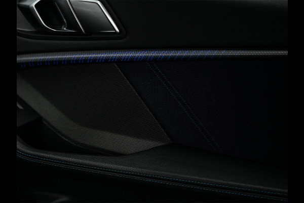 BMW 1-serie M135i xDrive High Executive · M- sport · Panoramadak · Camera · Active cruise · Harman/Kardon · Adaptive Suspension · M Sportbra