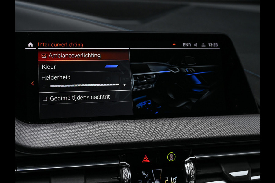 BMW 1-serie M135i xDrive High Executive · M- sport · Panoramadak · Camera · Active cruise · Harman/Kardon · Adaptive Suspension · M Sportbra