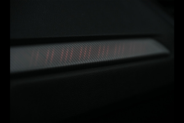 BMW 1-serie M135i xDrive High Executive · M- sport · Panoramadak · Camera · Active cruise · Harman/Kardon · Adaptive Suspension · M Sportbra