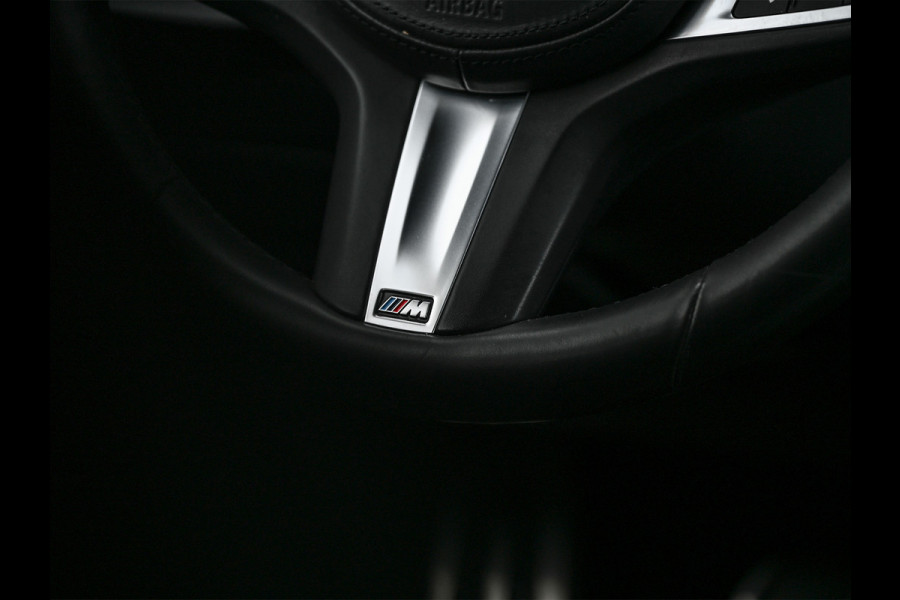 BMW 1-serie M135i xDrive High Executive · M- sport · Panoramadak · Camera · Active cruise · Harman/Kardon · Adaptive Suspension · M Sportbra