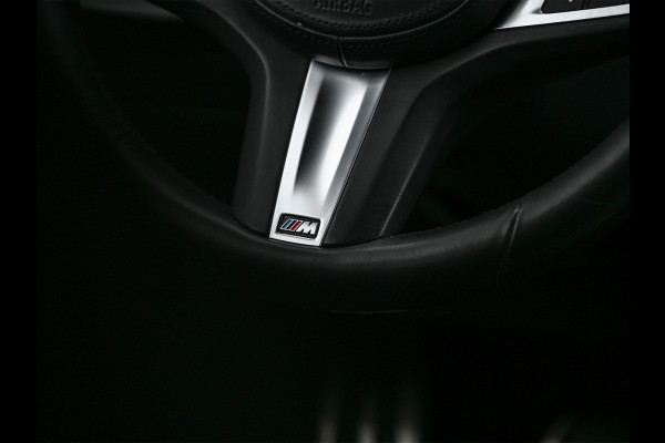 BMW 1-serie M135i xDrive High Executive · M- sport · Panoramadak · Camera · Active cruise · Harman/Kardon · Adaptive Suspension · M Sportbra