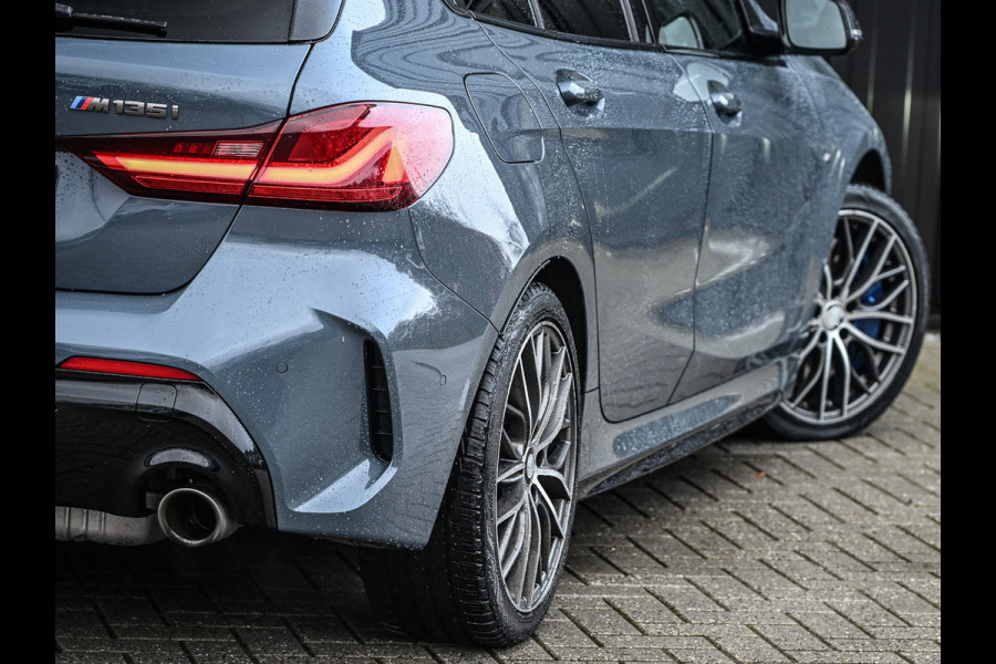 BMW 1-serie M135i xDrive High Executive · M- sport · Panoramadak · Camera · Active cruise · Harman/Kardon · Adaptive Suspension · M Sportbra