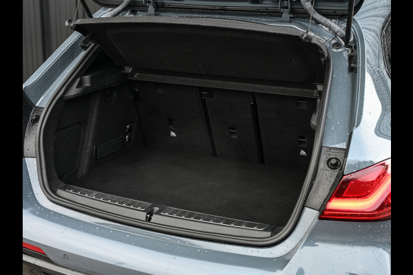 BMW 1-serie M135i xDrive High Executive · M- sport · Panoramadak · Camera · Active cruise · Harman/Kardon · Adaptive Suspension · M Sportbra