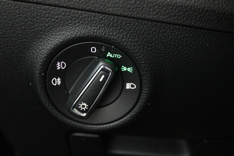 Škoda Superb Combi 1.5 TSI ACT Business Edition Plus (PANORAMADAK, STUUR-/STOELVERWARMING, CAMERA, ADAPTIVE CRUISE)