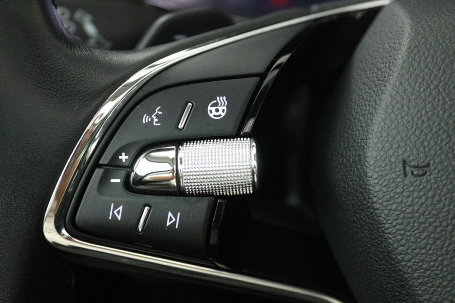 Škoda Superb Combi 1.5 TSI ACT Business Edition Plus (PANORAMADAK, STUUR-/STOELVERWARMING, CAMERA, ADAPTIVE CRUISE)