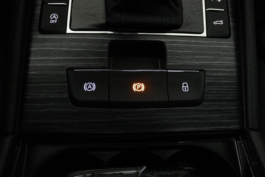 Škoda Superb Combi 1.5 TSI ACT Business Edition Plus (PANORAMADAK, STUUR-/STOELVERWARMING, CAMERA, ADAPTIVE CRUISE)