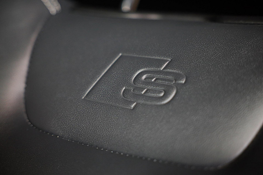 Audi Q8 55 TFSI e Quattro S Line / B & O / Camera / F1 / Cruise Control / Sfeerverlichting / Dig Cockpit / Matrix / Pdc / 23 Inch