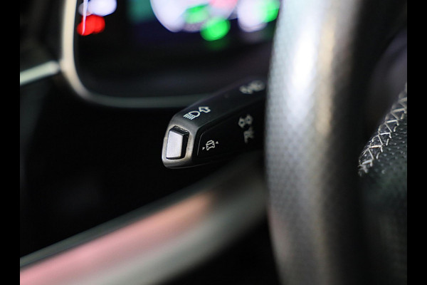 Audi Q8 55 TFSI e Quattro S Line / B & O / Camera / F1 / Cruise Control / Sfeerverlichting / Dig Cockpit / Matrix / Pdc / 23 Inch