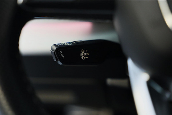 Audi Q8 55 TFSI e Quattro S Line / B & O / Camera / F1 / Cruise Control / Sfeerverlichting / Dig Cockpit / Matrix / Pdc / 23 Inch