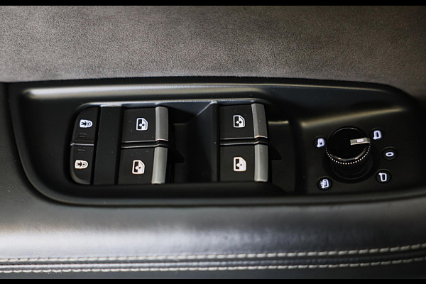 Audi Q8 55 TFSI e Quattro S Line / B & O / Camera / F1 / Cruise Control / Sfeerverlichting / Dig Cockpit / Matrix / Pdc / 23 Inch