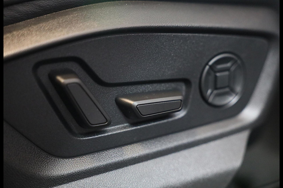 Audi Q8 55 TFSI e Quattro S Line / B & O / Camera / F1 / Cruise Control / Sfeerverlichting / Dig Cockpit / Matrix / Pdc / 23 Inch