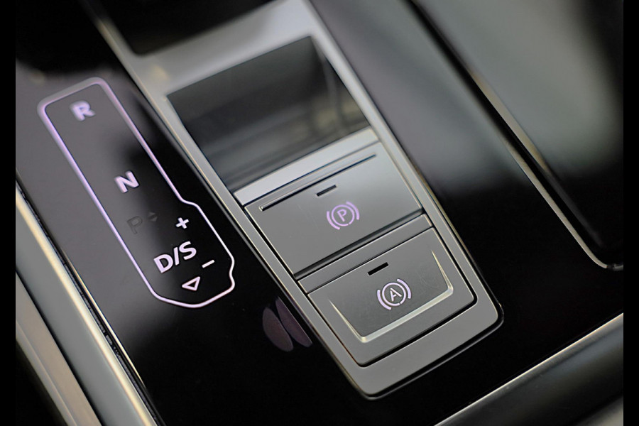 Audi Q8 55 TFSI e Quattro S Line / B & O / Camera / F1 / Cruise Control / Sfeerverlichting / Dig Cockpit / Matrix / Pdc / 23 Inch