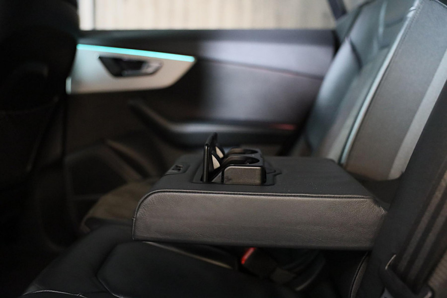 Audi Q8 55 TFSI e Quattro S Line / B & O / Camera / F1 / Cruise Control / Sfeerverlichting / Dig Cockpit / Matrix / Pdc / 23 Inch
