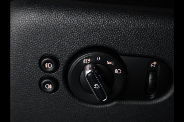 MINI Cooper S Electric Charged 33 kWh (184 PK) | Navigatie | Stoelverwarming | 1e eigenaar |