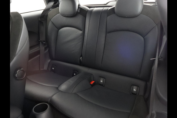 MINI Cooper S Electric Charged 33 kWh (184 PK) | Navigatie | Stoelverwarming | 1e eigenaar |