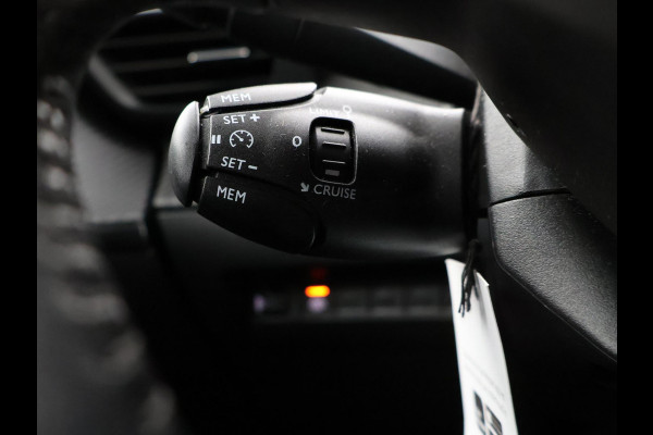 Peugeot 2008 1.2 PURETECH BLEU VERTIGO + LED | APPLE CARPLAY | ANDROID AUTO | DEALER ONDERHOUDEN