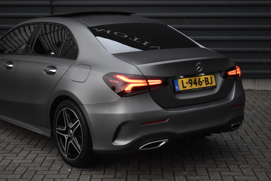 Mercedes-Benz A-Klasse 180 AMG Night | Pano | Memory | Sfeerverlichting | Camera | Stoelverwarming | Orig. NL |