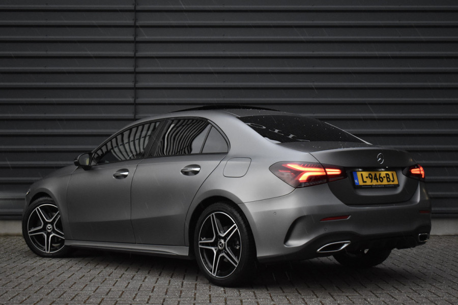 Mercedes-Benz A-Klasse 180 AMG Night | Pano | Memory | Sfeerverlichting | Camera | Stoelverwarming | Orig. NL |