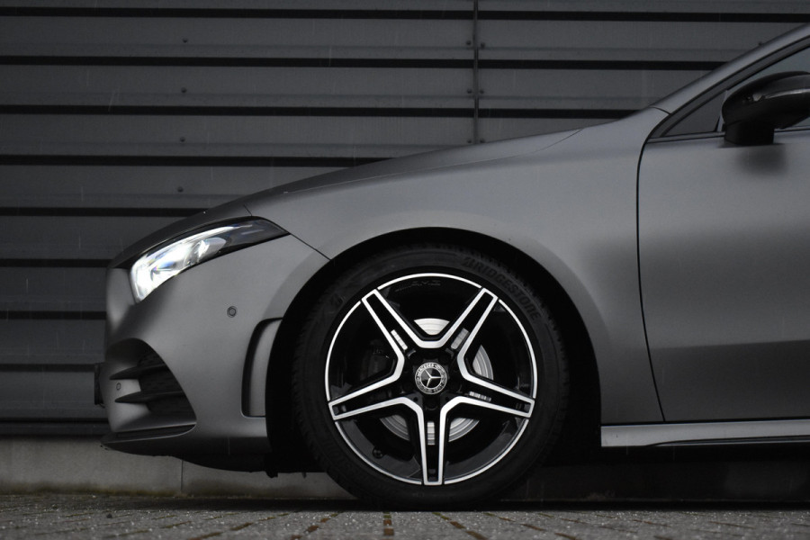 Mercedes-Benz A-Klasse 180 AMG Night | Pano | Memory | Sfeerverlichting | Camera | Stoelverwarming | Orig. NL |