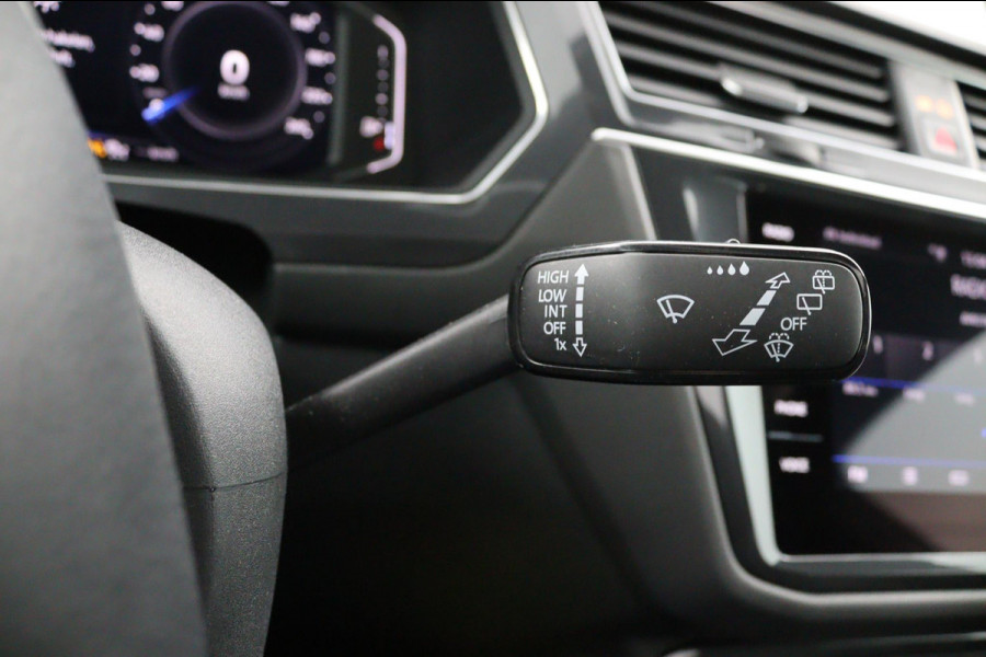 Volkswagen Tiguan Allspace 1.5 TSI R*AUTOM*PANO*ACC*NAVI*HAAK*CAM*CARPLAY*ECC