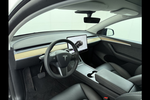 Tesla Model Y LFP-Accu SOH 97% Leder Lmv 20" Warmtepomp Camera's Panormadak Adap.Cruise Navi RWD Ecc Autopilot Stoel+Stuur+Achterbank Verwarming Elek.Achterklep Dodehoek detector Draadloze telefoonlader Origineel Nederlandse Auto