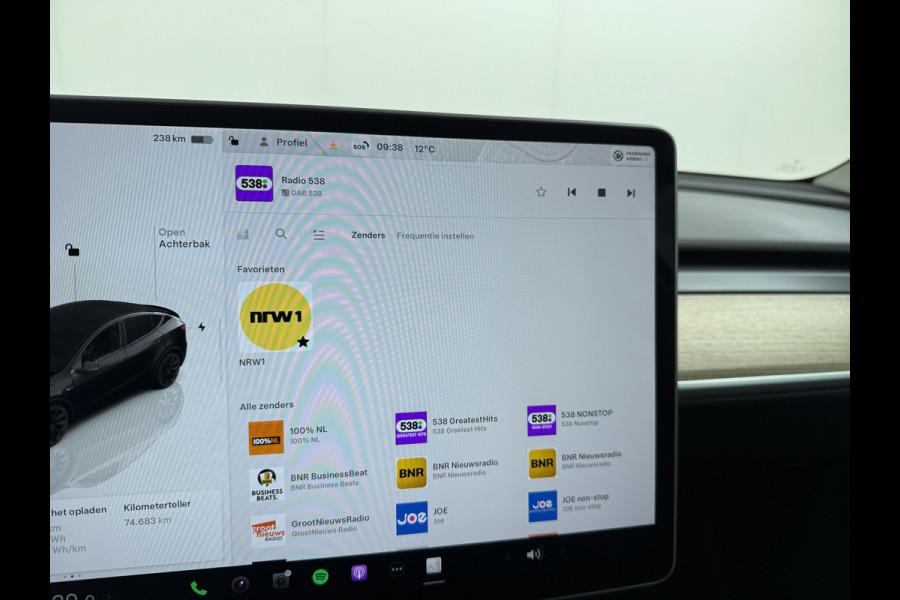 Tesla Model Y LFP-Accu SOH 97% Leder Lmv 20" Warmtepomp Camera's Panormadak Adap.Cruise Navi RWD Ecc Autopilot Stoel+Stuur+Achterbank Verwarming Elek.Achterklep Dodehoek detector Draadloze telefoonlader Origineel Nederlandse Auto