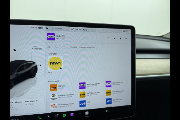 Tesla Model Y LFP-Accu SOH 97% Leder Lmv 20" Warmtepomp Camera's Panormadak Adap.Cruise Navi RWD Ecc Autopilot Stoel+Stuur+Achterbank Verwarming Elek.Achterklep Dodehoek detector Draadloze telefoonlader Origineel Nederlandse Auto