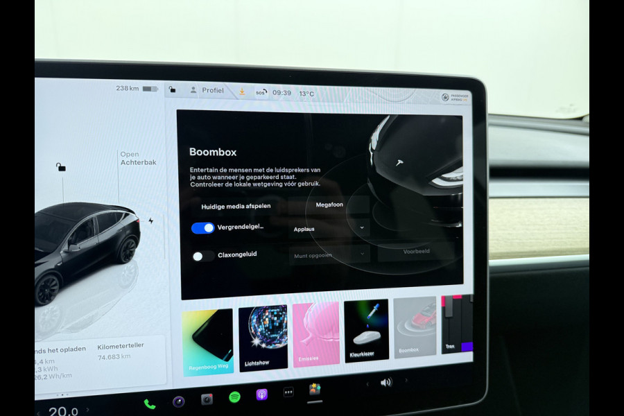 Tesla Model Y LFP-Accu SOH 97% Leder Lmv 20" Warmtepomp Camera's Panormadak Adap.Cruise Navi RWD Ecc Autopilot Stoel+Stuur+Achterbank Verwarming Elek.Achterklep Dodehoek detector Draadloze telefoonlader Origineel Nederlandse Auto