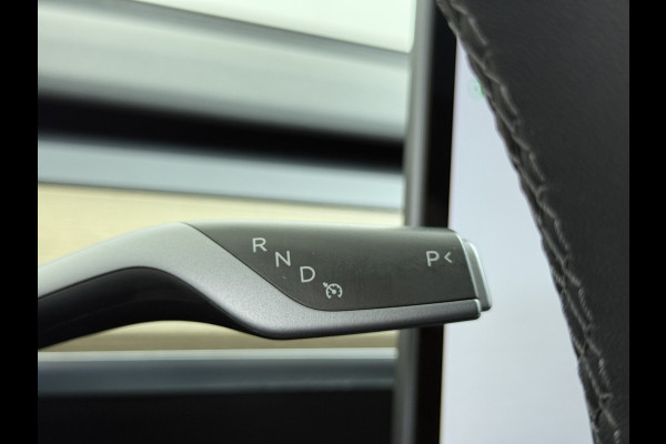Tesla Model Y LFP-Accu SOH 97% Leder Lmv 20" Warmtepomp Camera's Panormadak Adap.Cruise Navi RWD Ecc Autopilot Stoel+Stuur+Achterbank Verwarming Elek.Achterklep Dodehoek detector Draadloze telefoonlader Origineel Nederlandse Auto